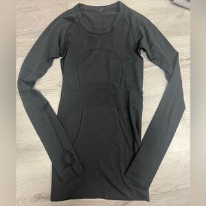 Lululemon shirt with thumb holes size 2